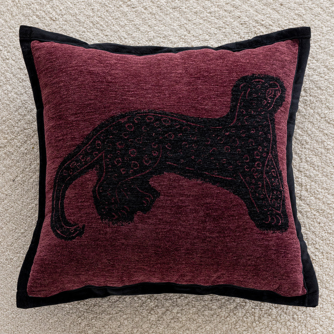 Dekoratives Kissen mit elegantem Leopardenmotiv