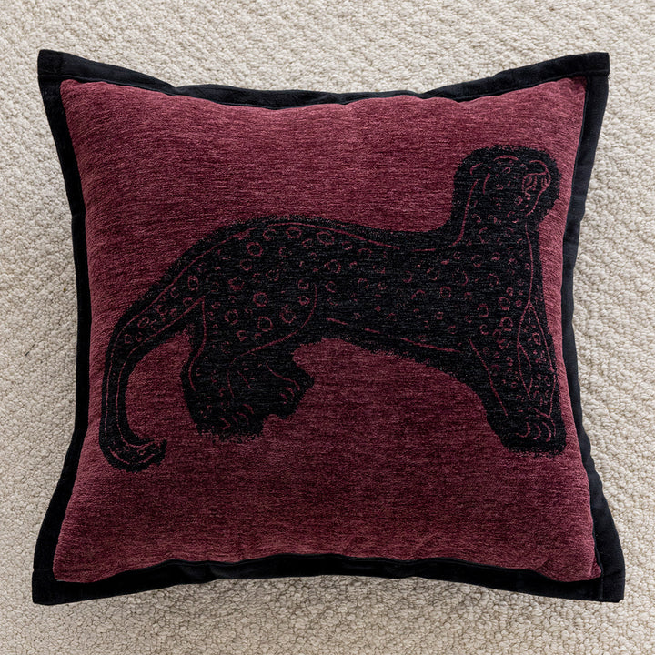 Dekoratives Kissen mit elegantem Leopardenmotiv