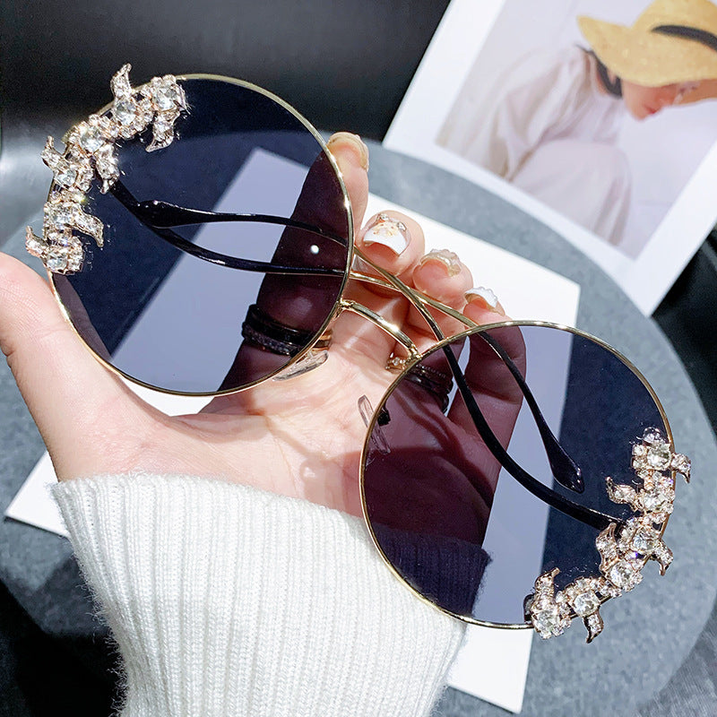 Damen Fashion-Sonnenbrille mit extravagantem Design und funkelnden Akzenten Karnz