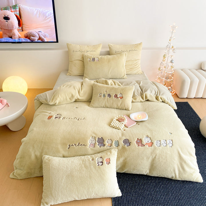 Flauschiges Bettwäsche-Set mit gestickten Cartoon-Tieren und Sherpa-Oberfläche