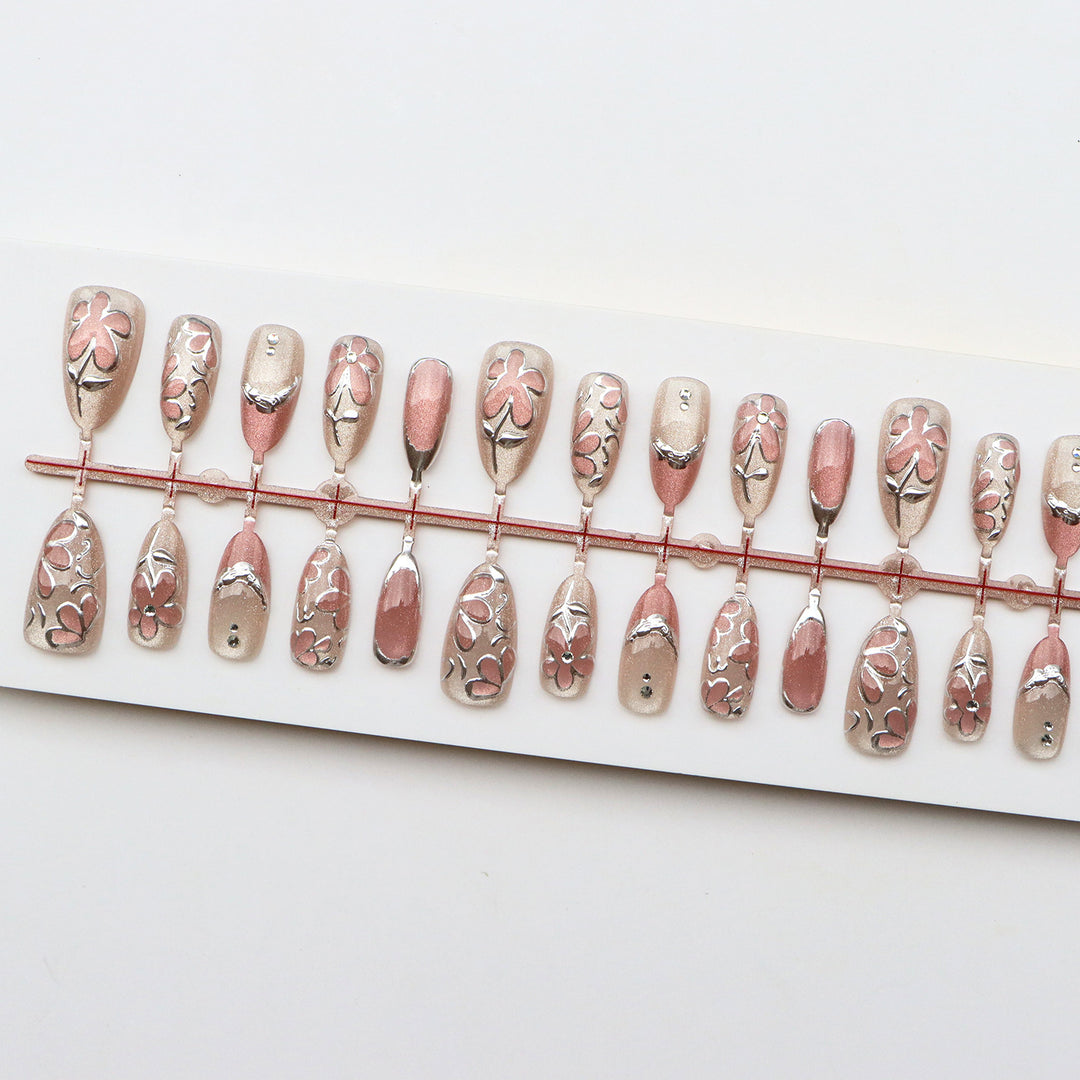 Dekorative Nagelkunst