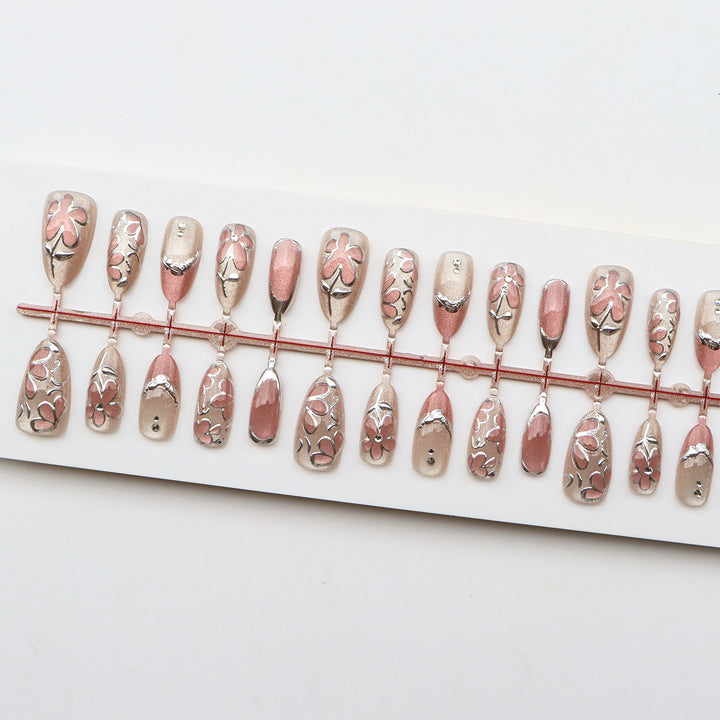 Dekorative Nagelkunst