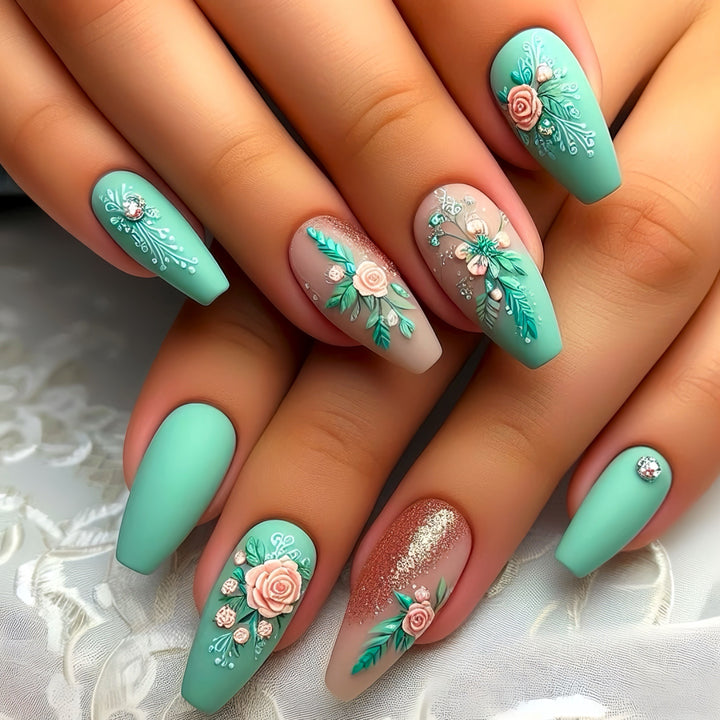 Blumig verziertes Press-On Nail Set Karnz