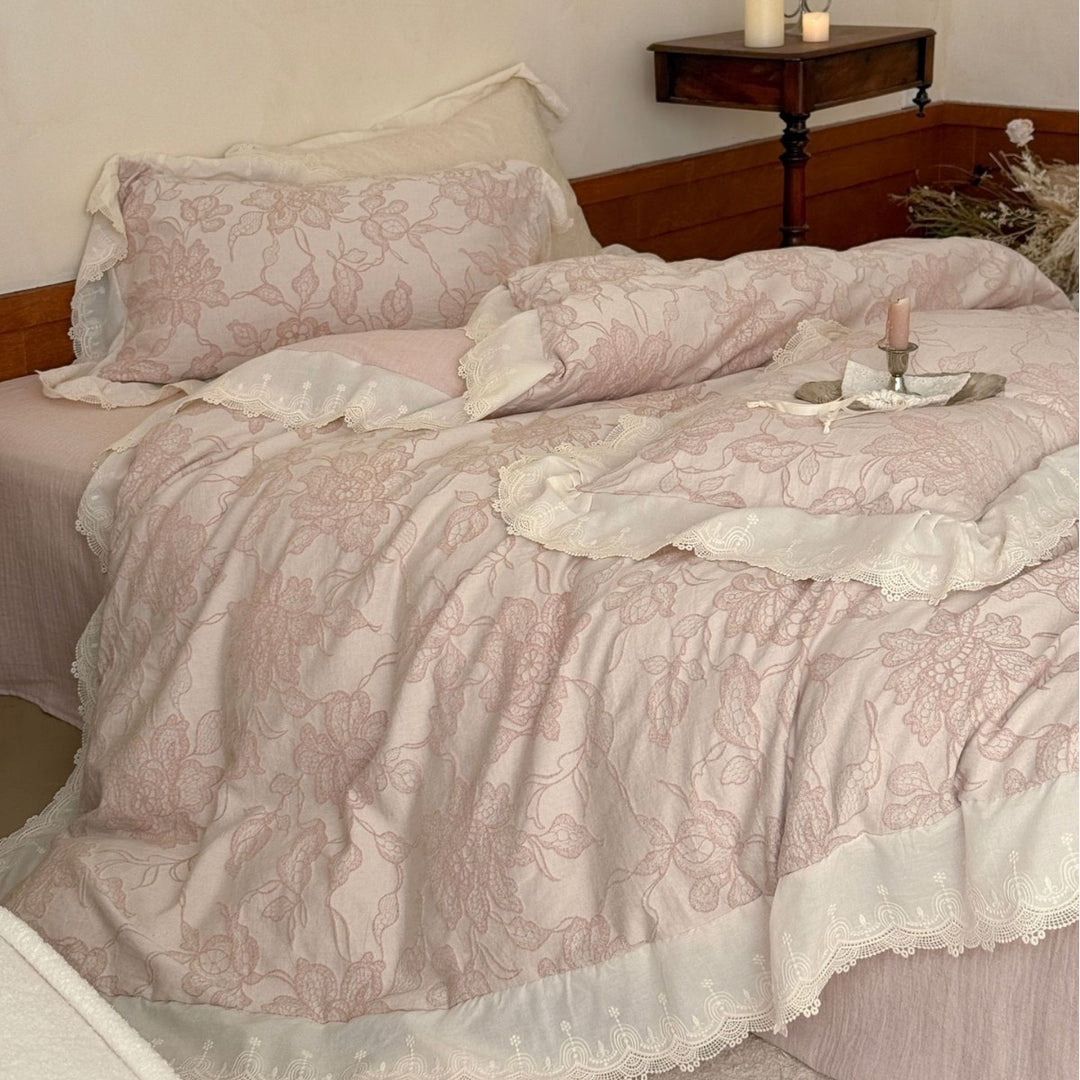 Luxuriöse Jacquard-Bettwäsche mit Spitzenbesatz und Volant