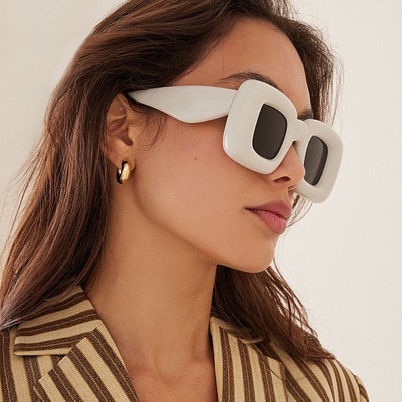 Damen rechteckige Sonnenbrille mit breitem Rahmen und schützendem UV-Filter Karnz