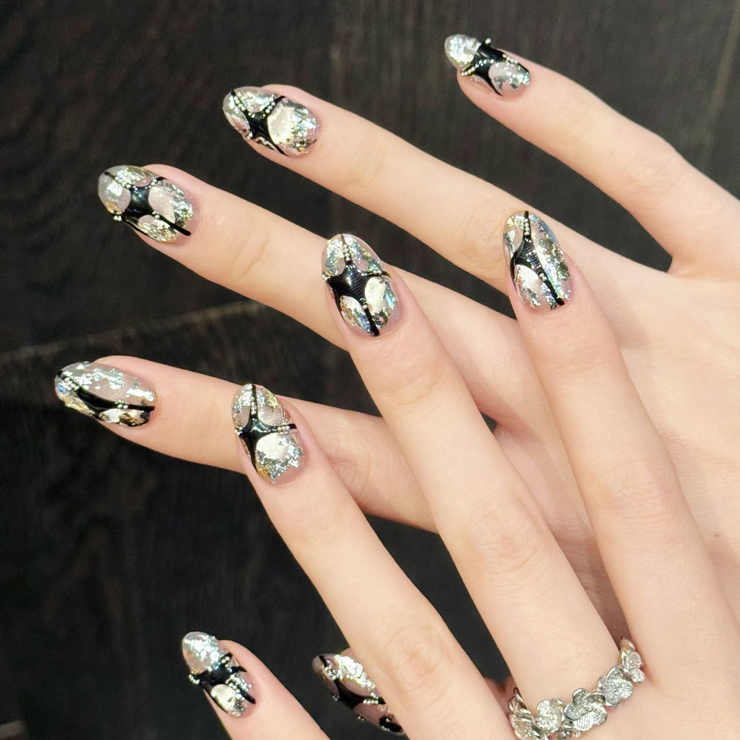 Kunstvoll gestaltetes Press-On Nagelset