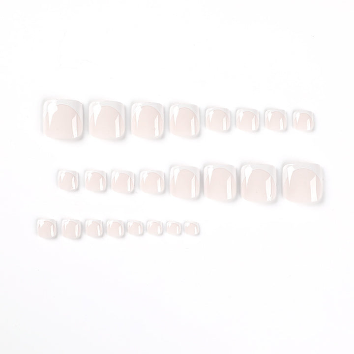 Kunstvolle  Fußnagelkunst mit elegantem French-Tip Karnz