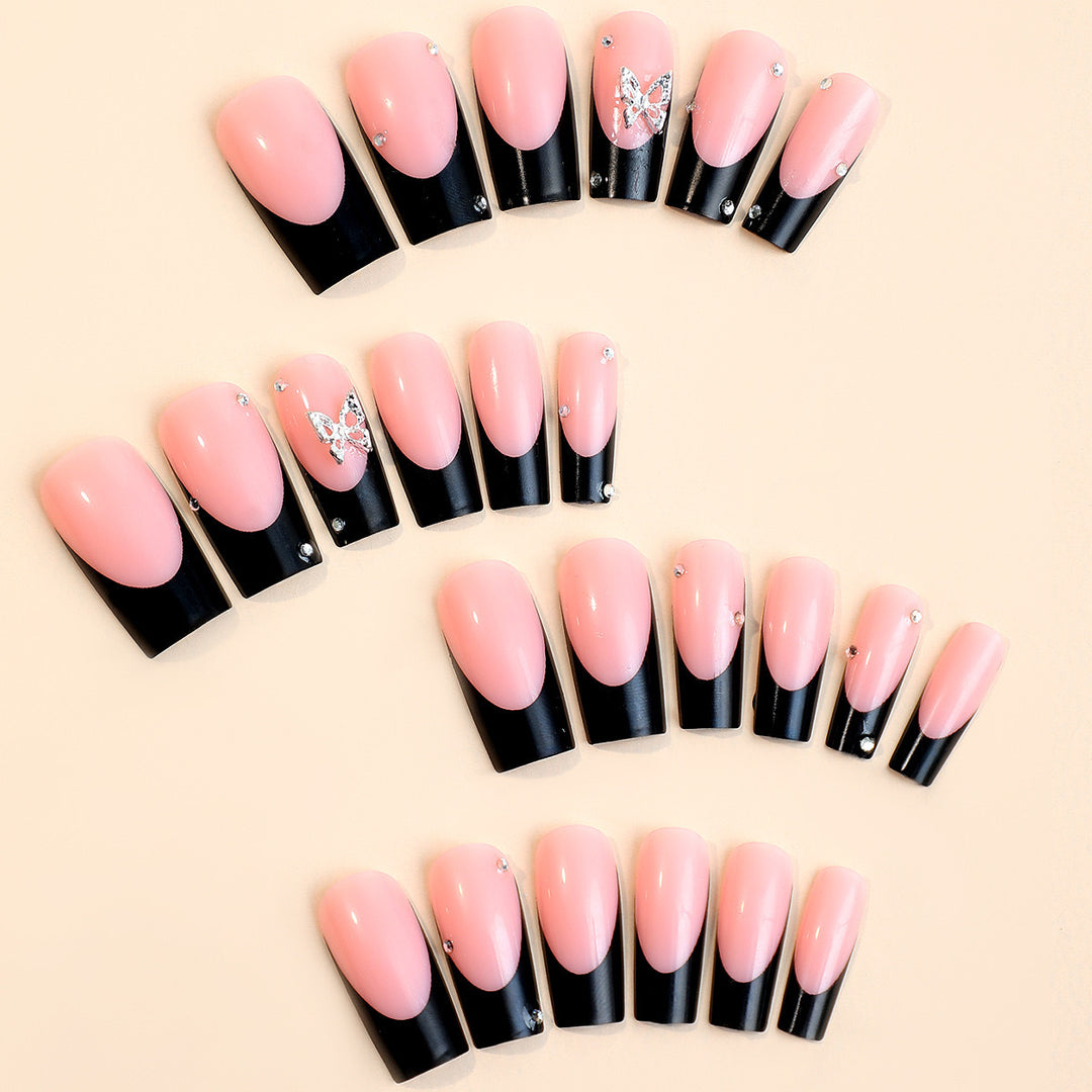 Kunstnagelset mit eleganten Strass-Details und modernen Designs Karnz