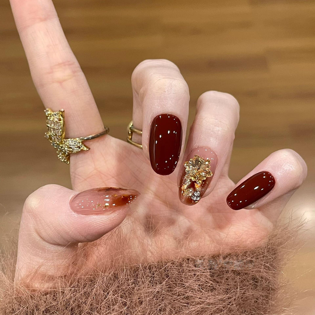 Künstliche Nagelspitzen mit Goldenen Akzenten Karnz