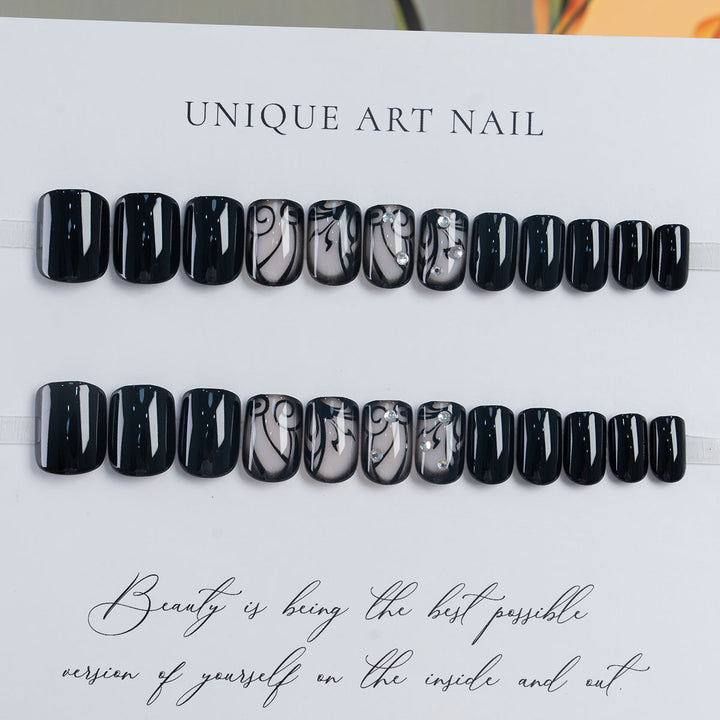 Glamourös Press-On Nagelkunst Set mit einzigartigem floralem Design