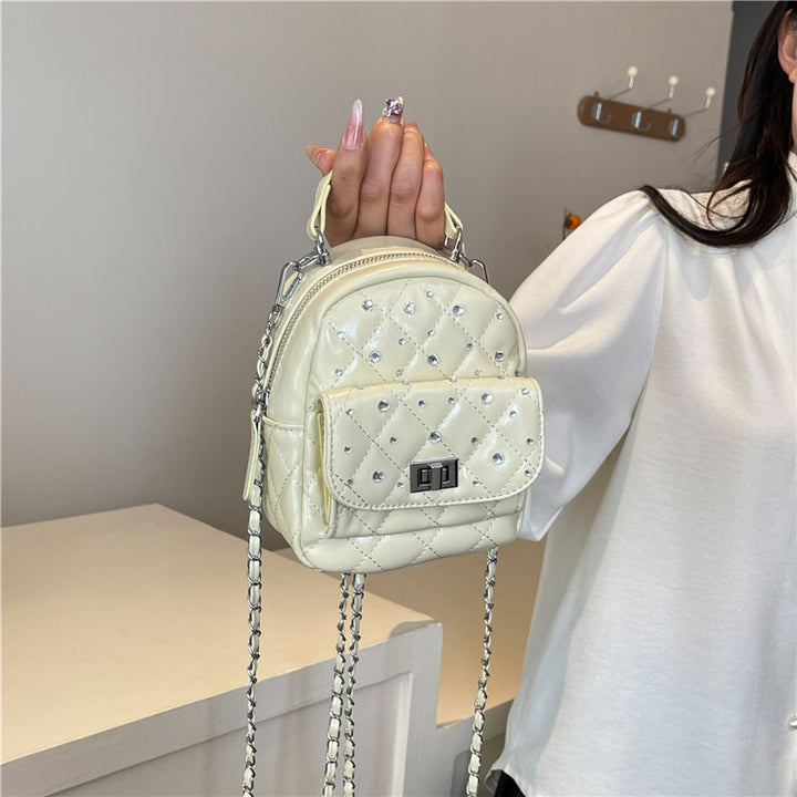 Quilted Mini-Rucksack mit Strass-Akzenten Karnz