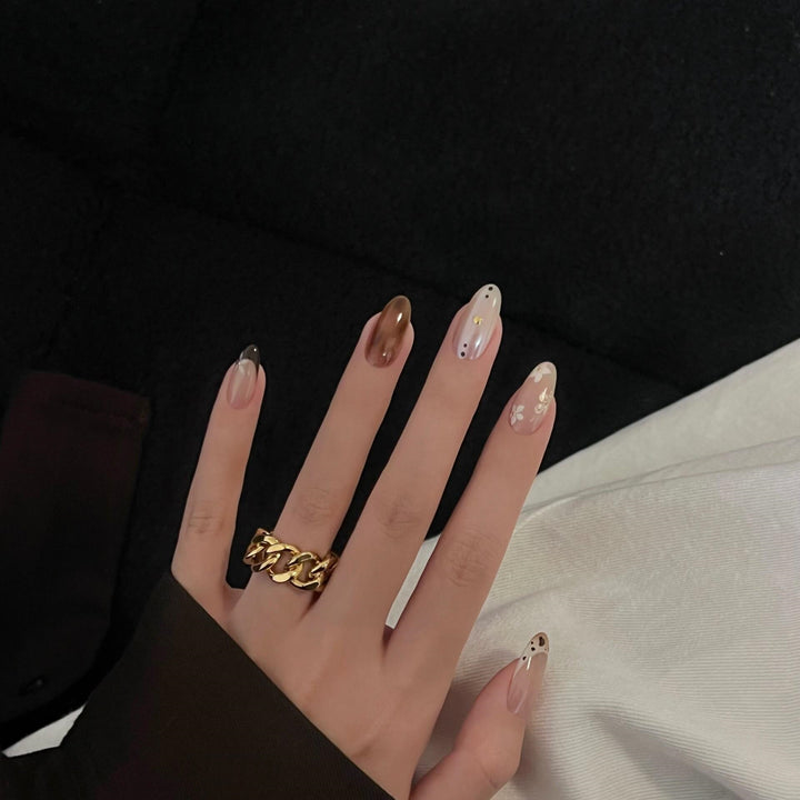 Kunstnägel Im Eleganten Pastell-Look mit Floralen Akzenten Karnz