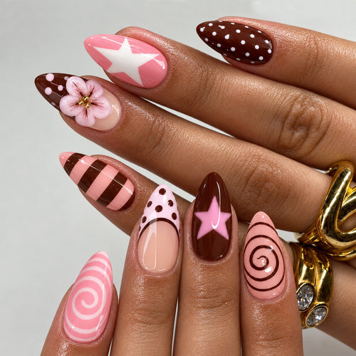 Kunstnagelset mit kreativen Mustern und einzigartigen Designs Karnz