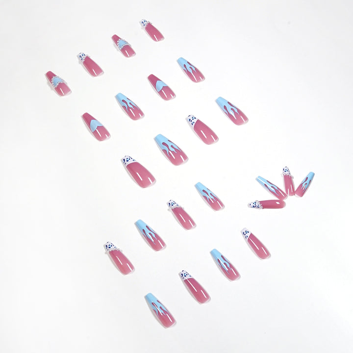 Kunstvolle Stiletto-Nägel im kreativen Design Karnz