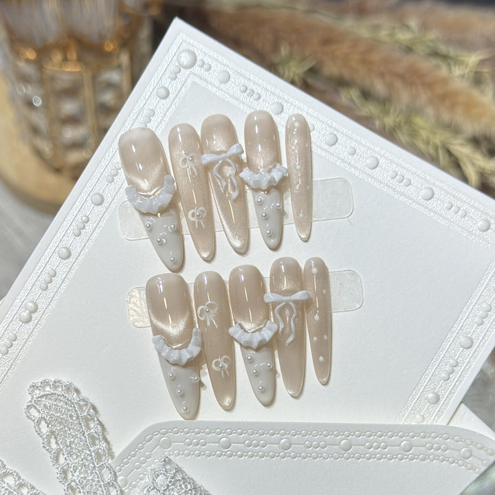 Elegantes Press-On-Nagel-Set mit Rüschendetails Karnz