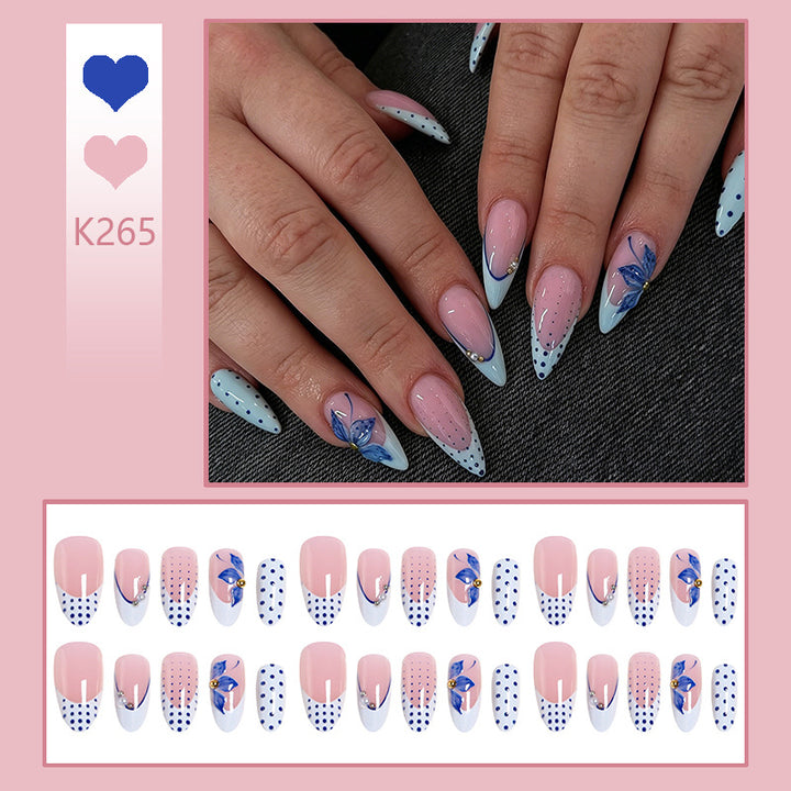 Kunstnagel Set mit dekorativen Polka Dots und Blumenakzenten Karnz