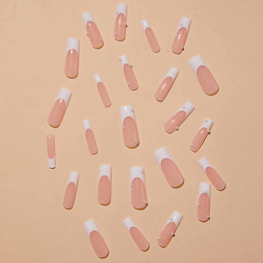 Kunstnagelset mit eleganten 3D-Perlenverzierungen Karnz