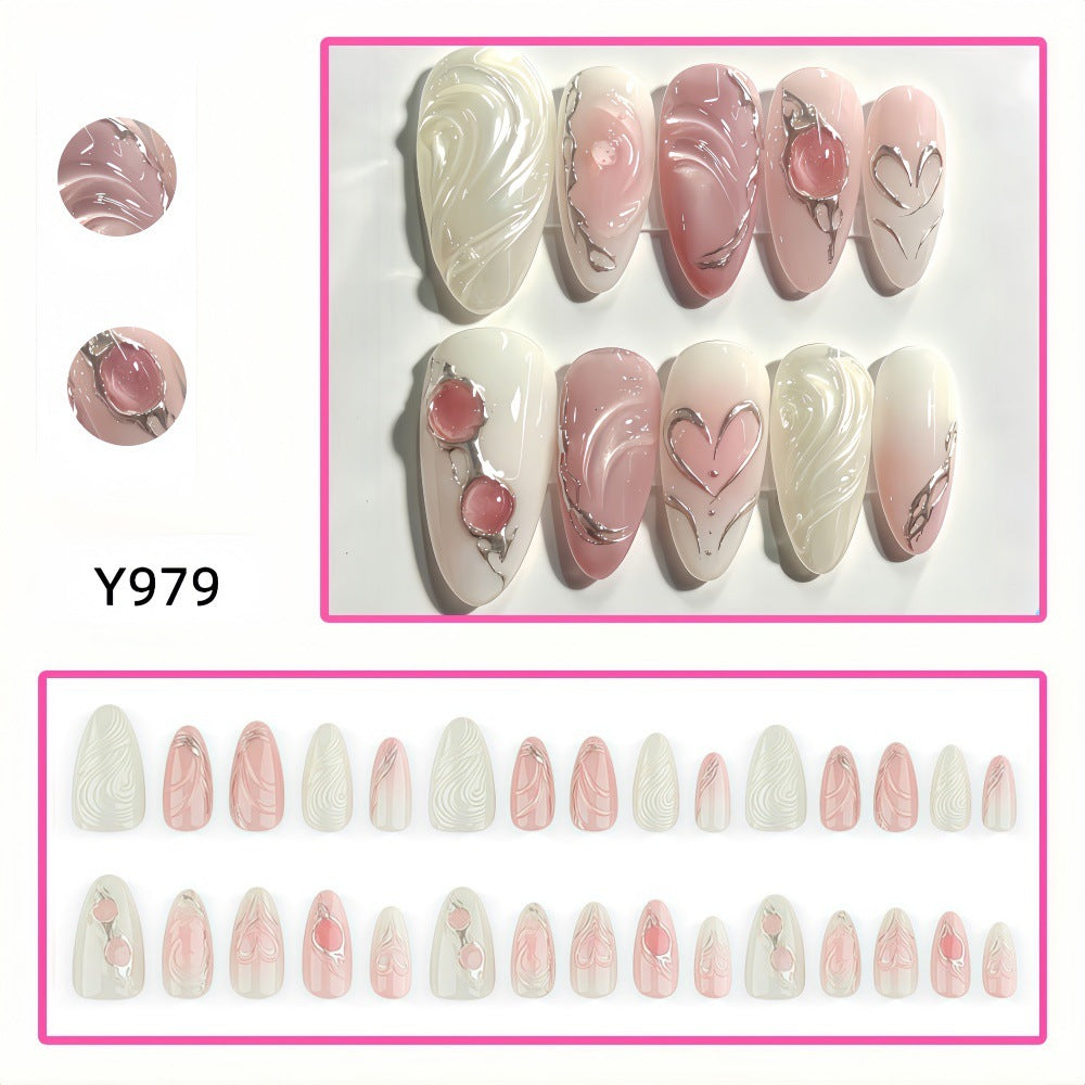 Elegantes Kunstnagelset mit Romantischem Design Karnz