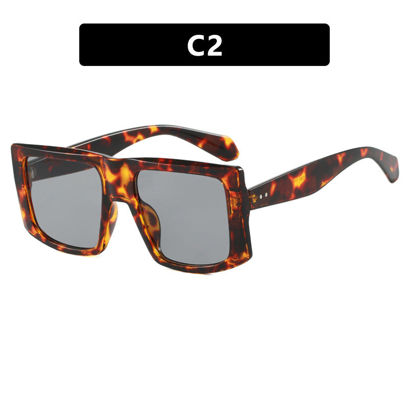 Damen quadratische Sonnenbrille mit robustem Kunststoffrahmen und schützendem UV-Filter Karnz