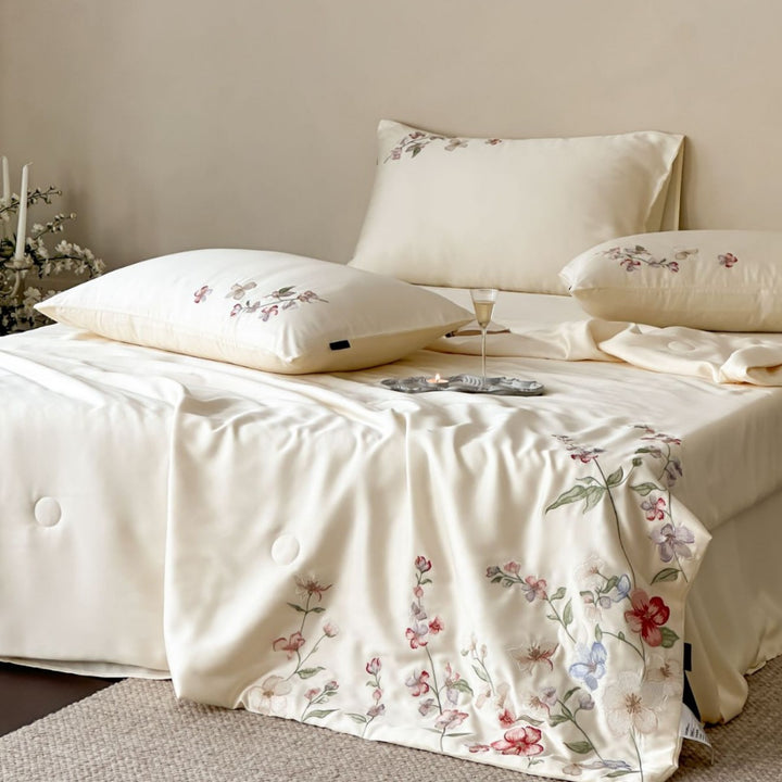 Luxuriöses Bettwäscheset aus Baumwollsatin mit tonaler Blumenstickerei und Hotelverschluss