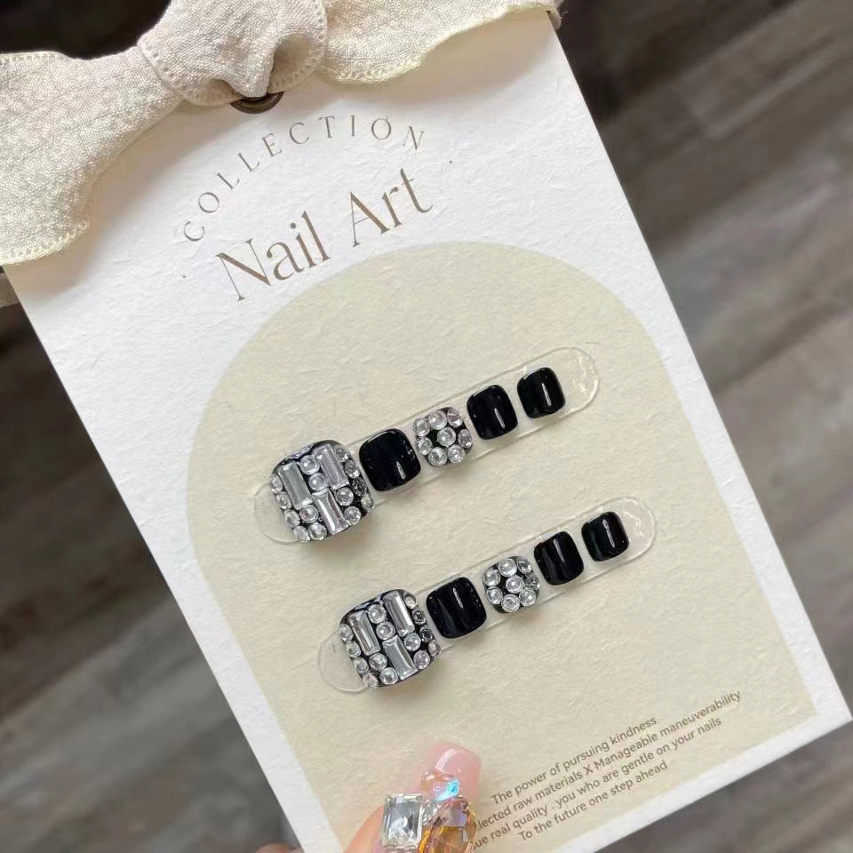 Kunstnagelset mit Eleganten Strass- und Glitzerakzenten Karnz