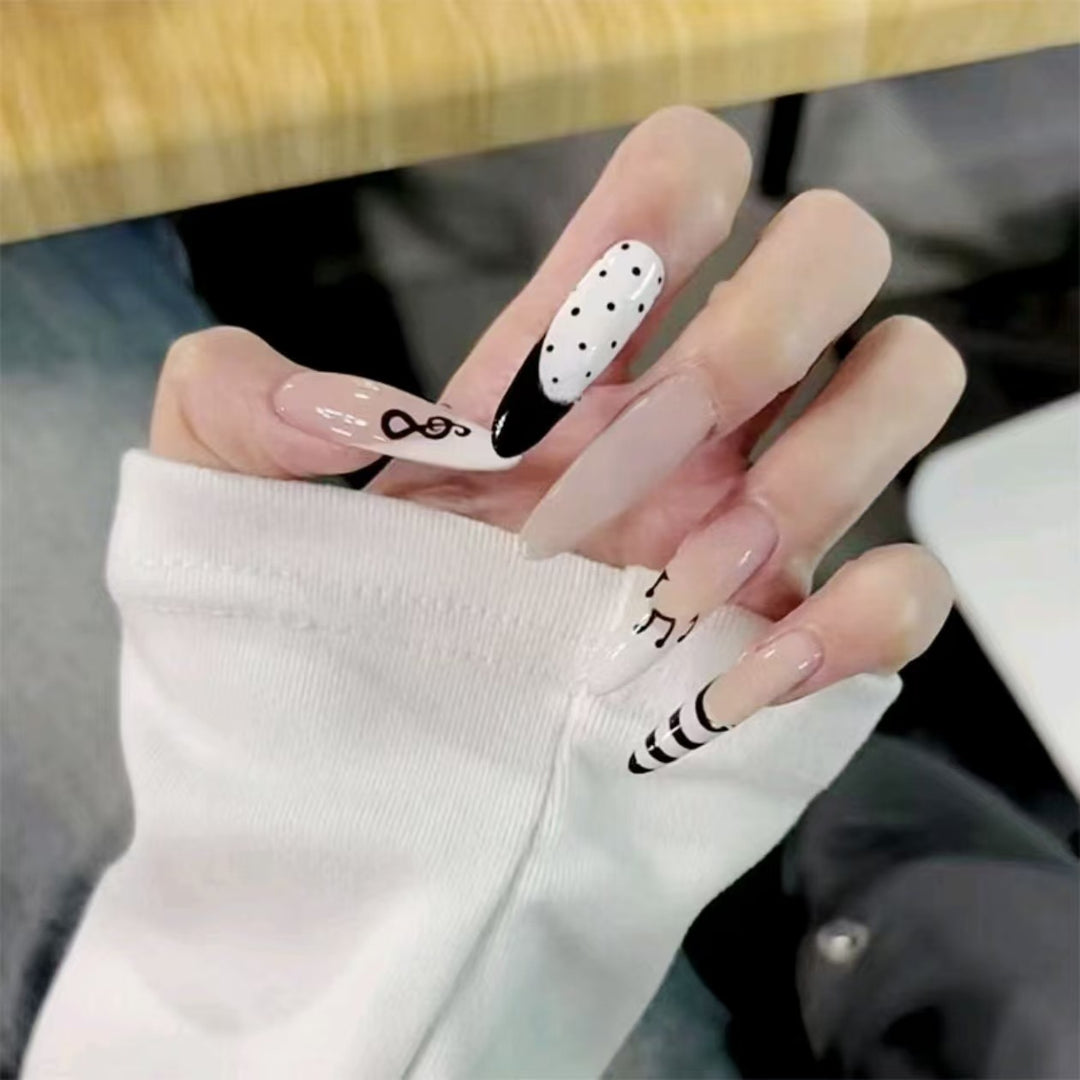 Musikalische Noten Themen Press-On Nagelkunst Set Karnz