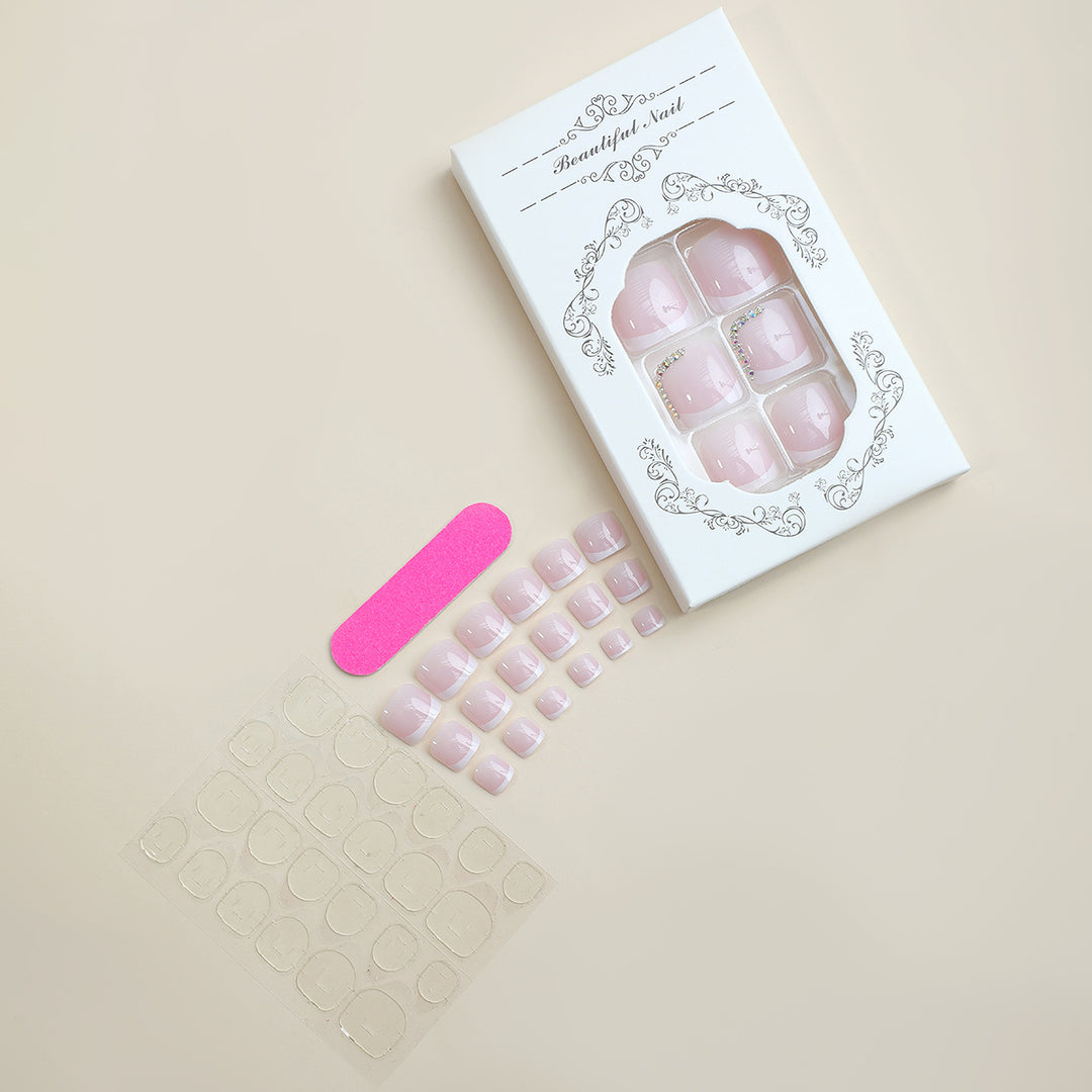 Premium Press-On Nail Set mit eleganten Designelementen Karnz