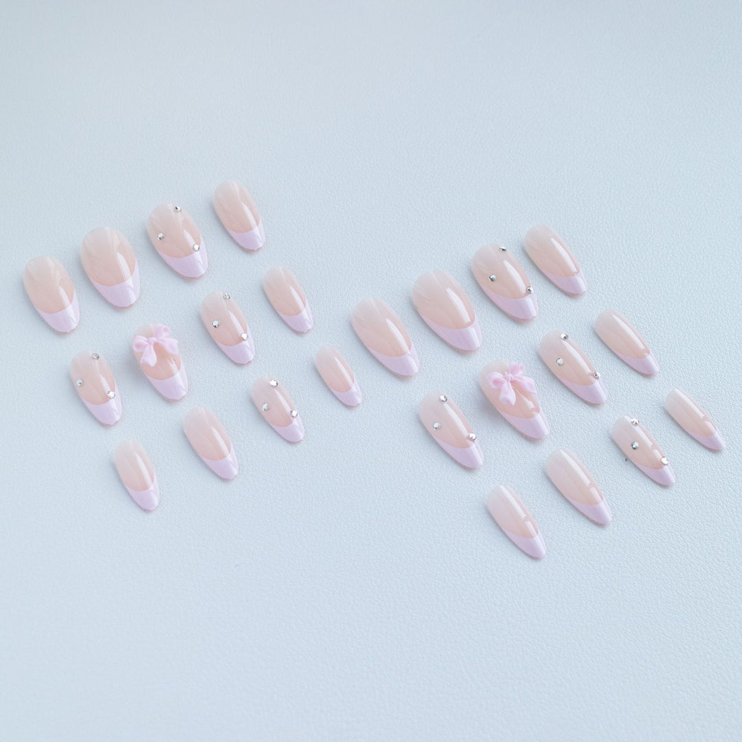 Elegante französische Spitzen-Nagelkunst