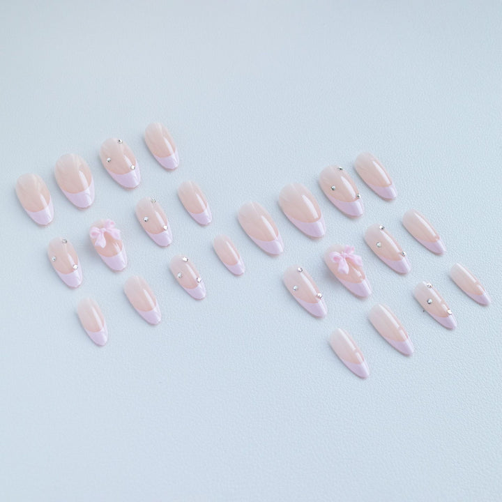 Elegante französische Spitzen-Nagelkunst