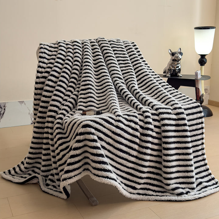 Dekorative gestreifte Decke