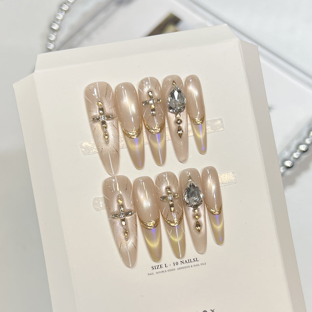 Elegante dekorative Nagelverzierungen