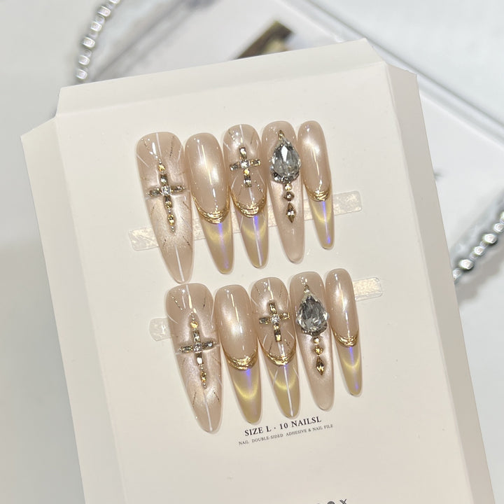 Elegante dekorative Nagelverzierungen