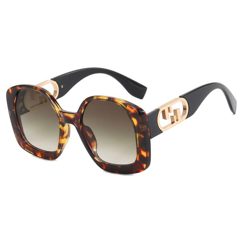 Damen oversized Sonnenbrille mit extravagantem geometrischen Rahmen und eleganten Akzenten Karnz