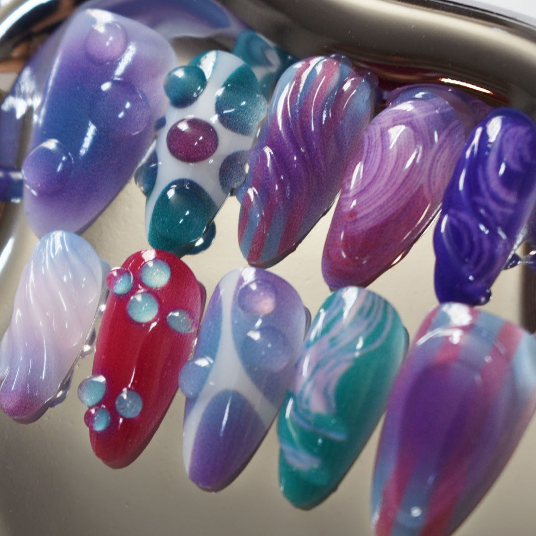 Künstlerisches 3D-Nageldesign Karnz