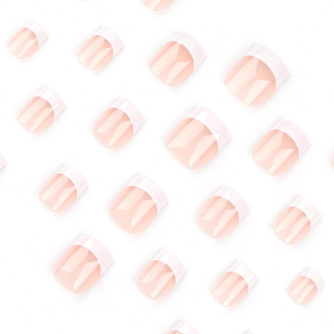Kunstvolle French-Tip Nägel Karnz