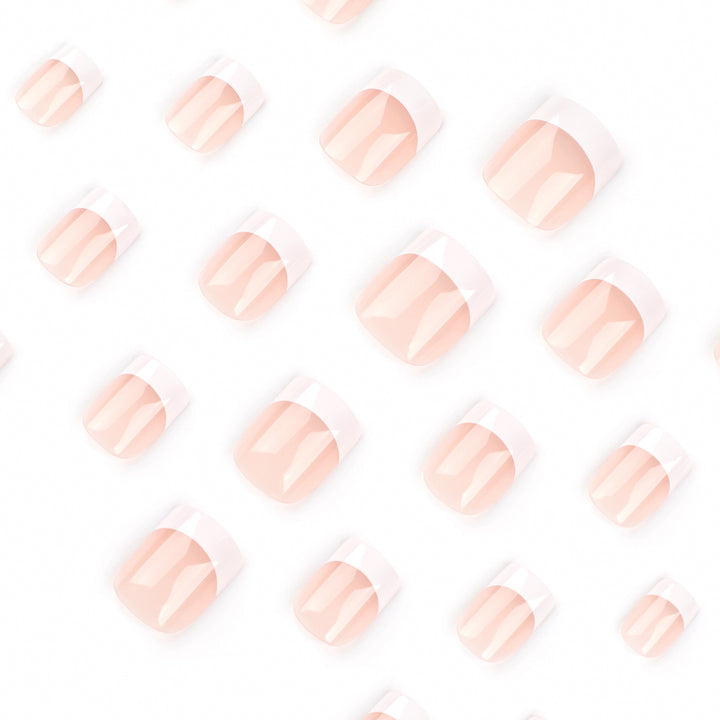 Kunstvolle French-Tip Nägel Karnz