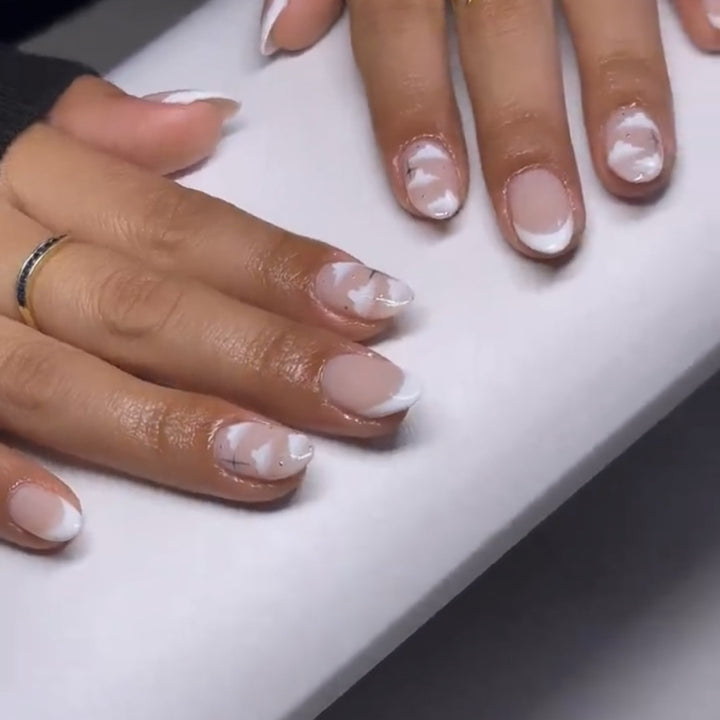 Elegante von Marmor inspirierte Press-On Nägel Karnz