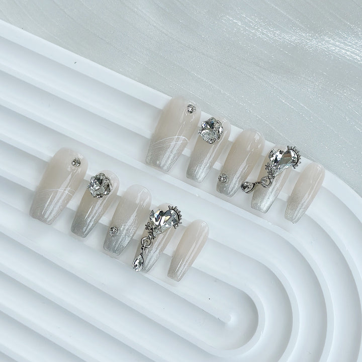 Elegante mit Strass verzierten Press-On Nägel