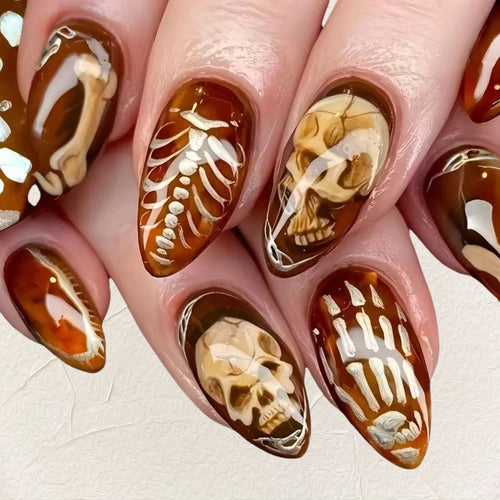 Kreatives Nageldesign Karnz
