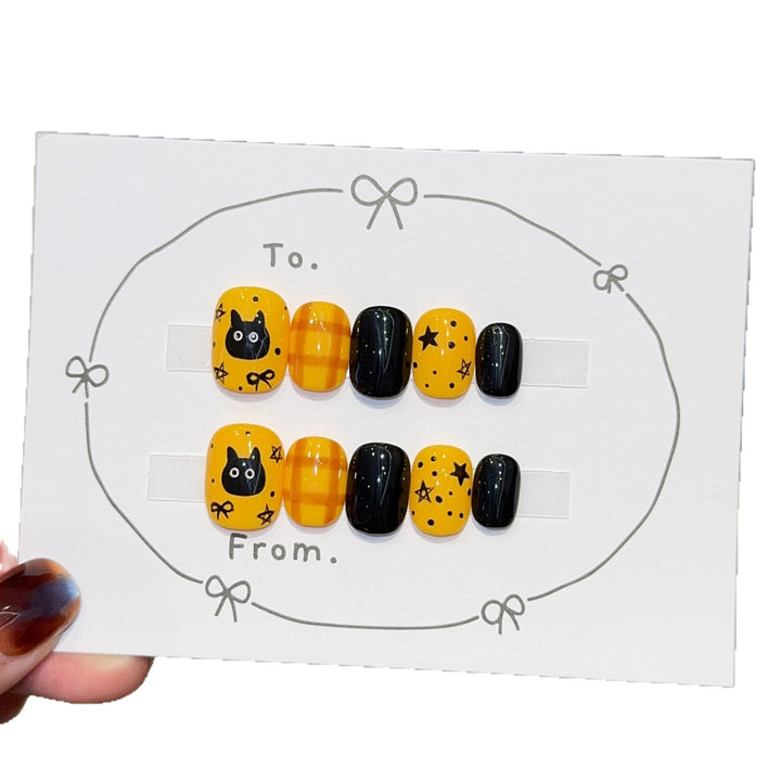 Kreative Nagelkunst mit Halloween-Motiv Karnz