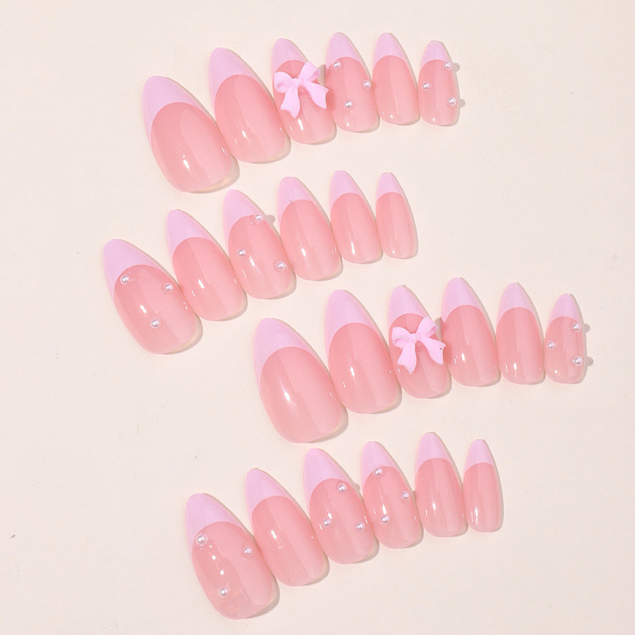 Premium-Kunstnagelset mit elegantem French Tip Design Karnz