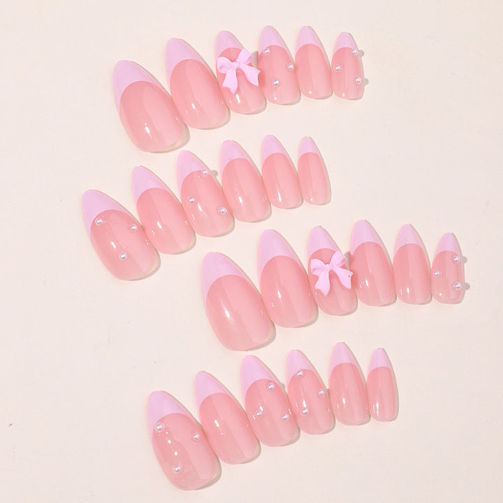 Premium-Kunstnagelset mit elegantem French Tip Design Karnz
