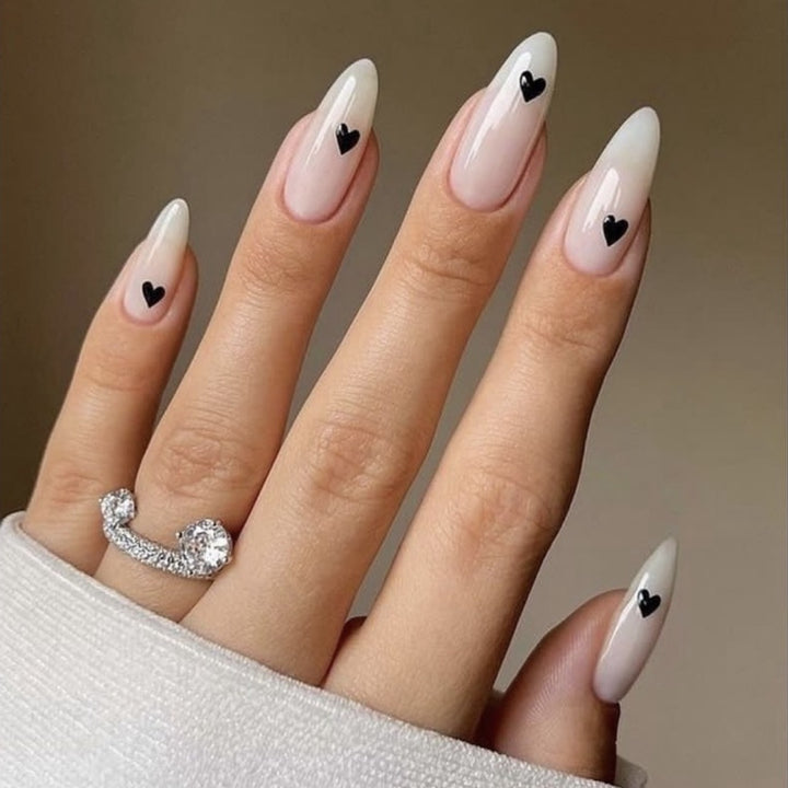 Herz-Themen Press-On Nagelkunst Karnz