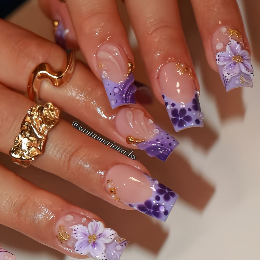 Künstlerisches Floral Press-On Nageldesign Karnz
