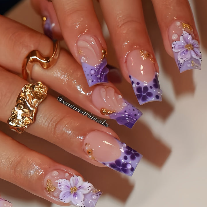 Künstlerisches Floral Press-On Nageldesign Karnz