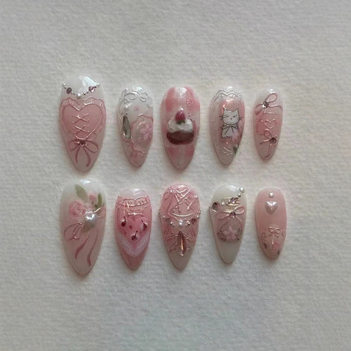 Künstlerisches Herz-verziertes Press-On Nagelset Karnz