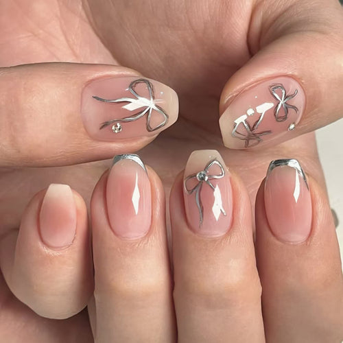 Kunstvolle Nagelkunst mit Schleifen-Design Karnz
