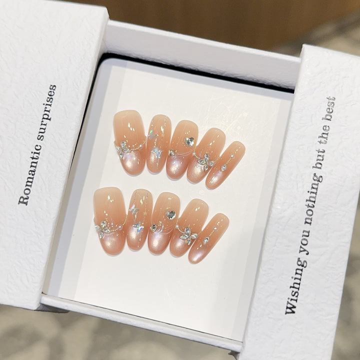 Kunstnagel Set mit Romantischen Herz- und Glitzermotiven Karnz