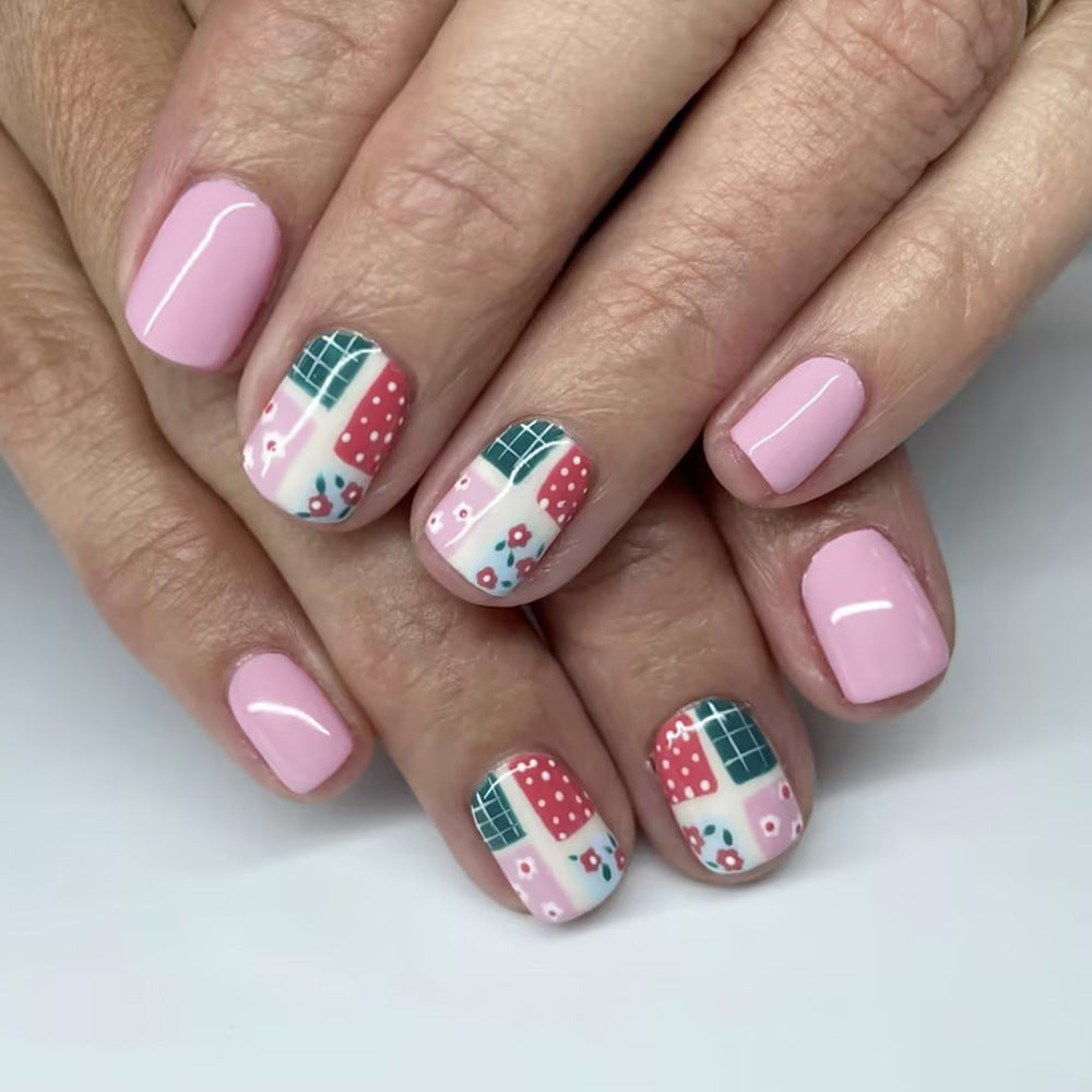 Künstlerisches Patchwork Nagelkunst Karnz
