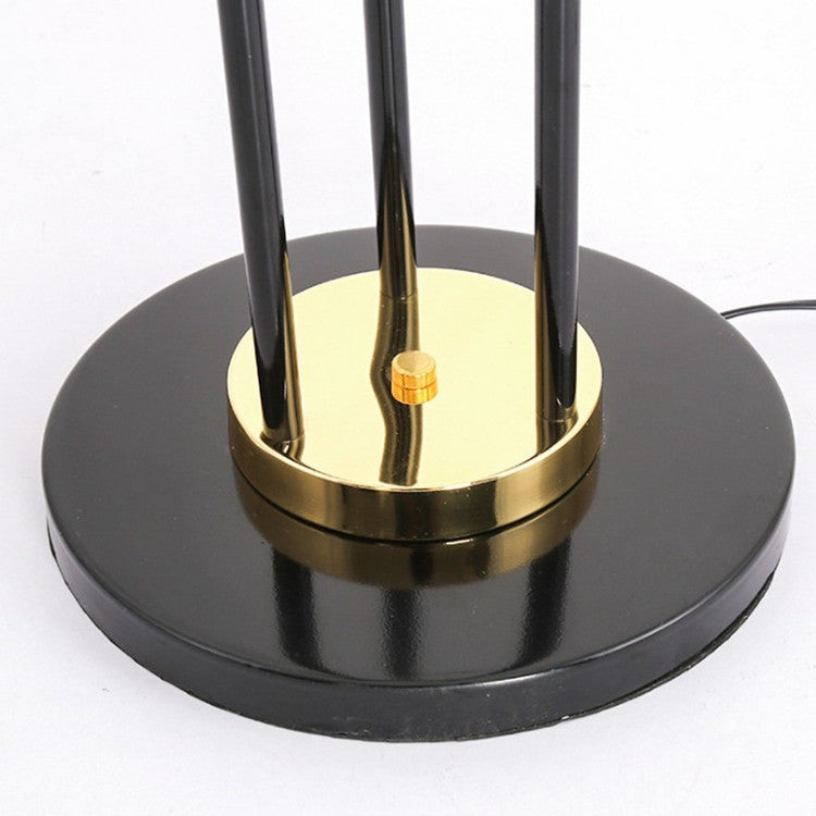 Verstellbare Stehlampe mit mehreren Köpfen